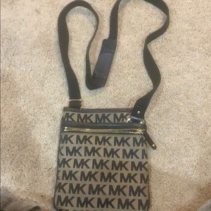 Cross body Michael kors purse